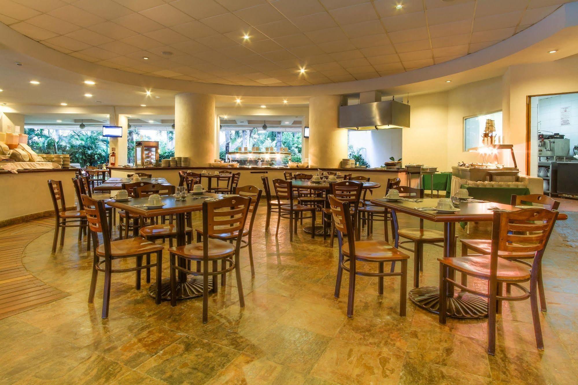 Gamma Plaza Ixtapa Hotel Икстапа Екстериор снимка